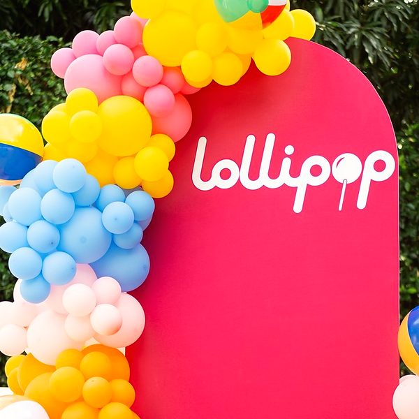 Celebración con el logo de Lollipop