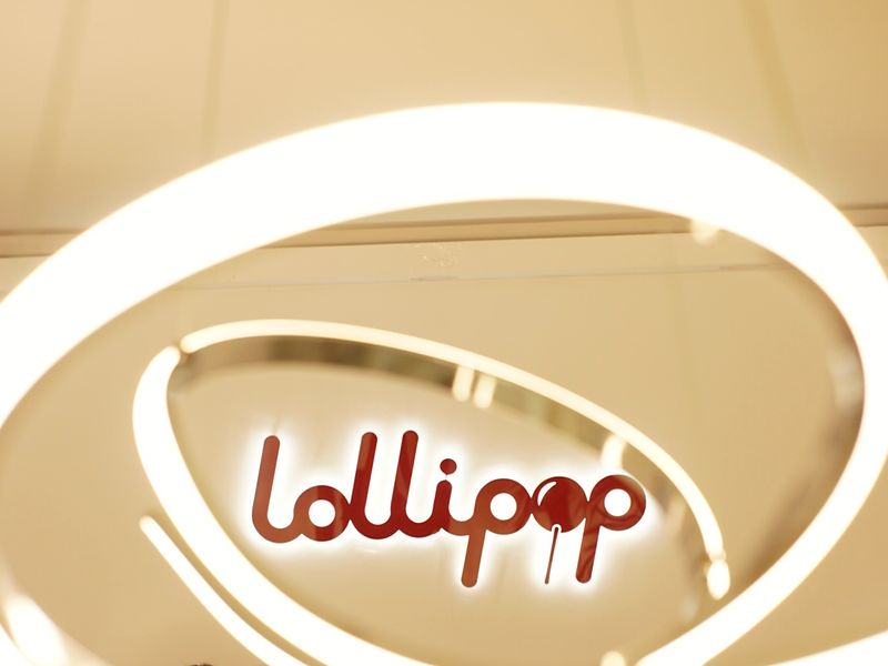 El logo de Lollipop en la recepción